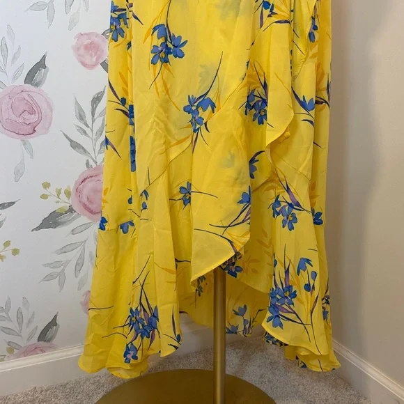 Socialite Yellow Floral Dress - Picture 2 of 5